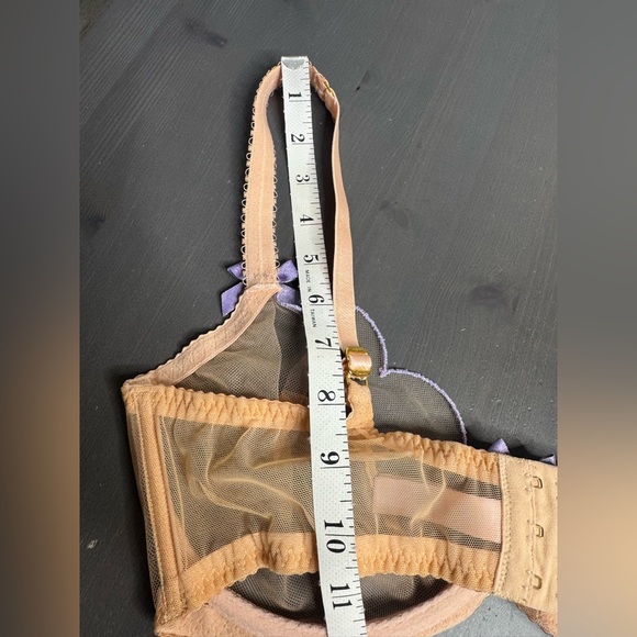 Agent Provocateur Lorna plunge underwire bra in a peachy color with lilac bows - Picture 9 of 9